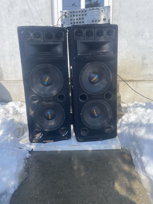 Boxe de vanzare cu statie