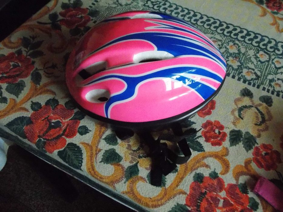 Продавам ракети федербал, плавници и маска, хилки тенис на маса