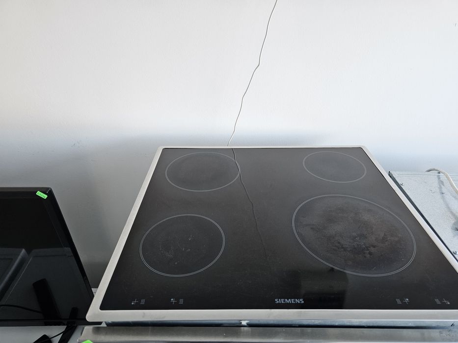 Фурна за вграждане с керамичен плот  SIEMENS