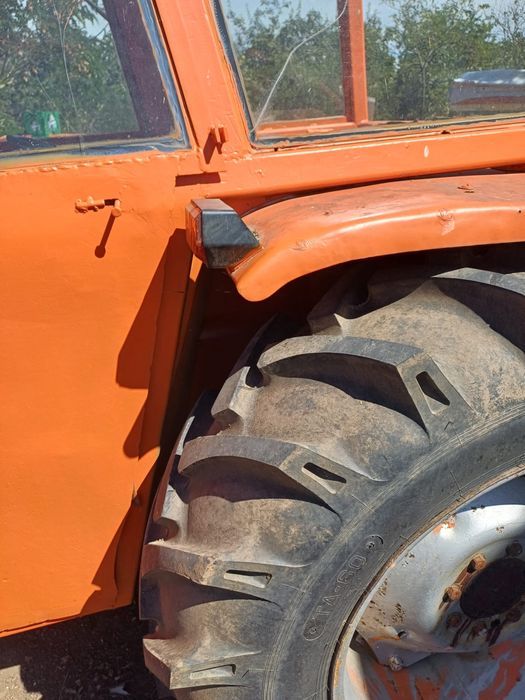 Vând tractor U445