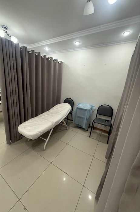 Кушетка белая косметологическая