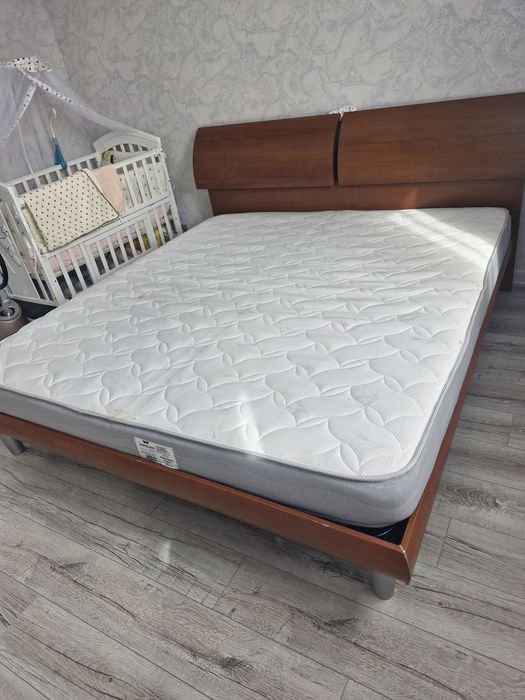 Срочно! Кровать 200×200 с матрасом