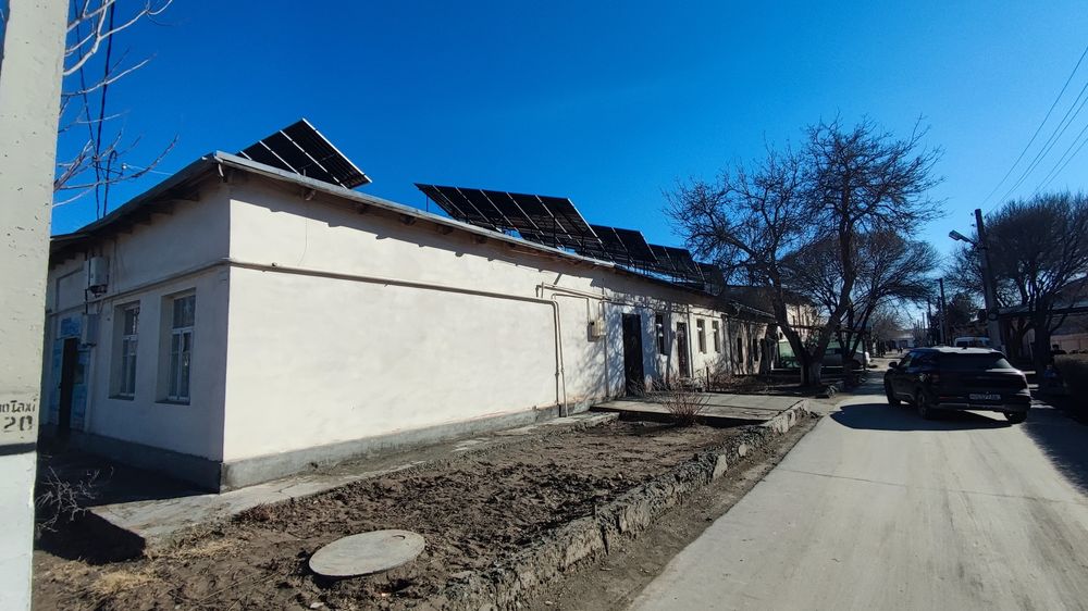 Ховли угловой жой сотилади, йулни буйинда!