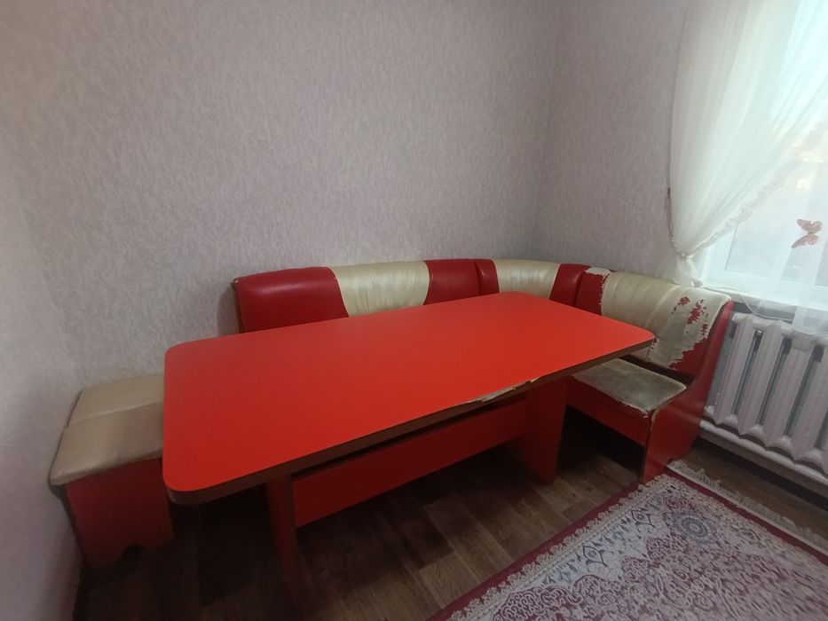 Кухонный уголок со стульями бу