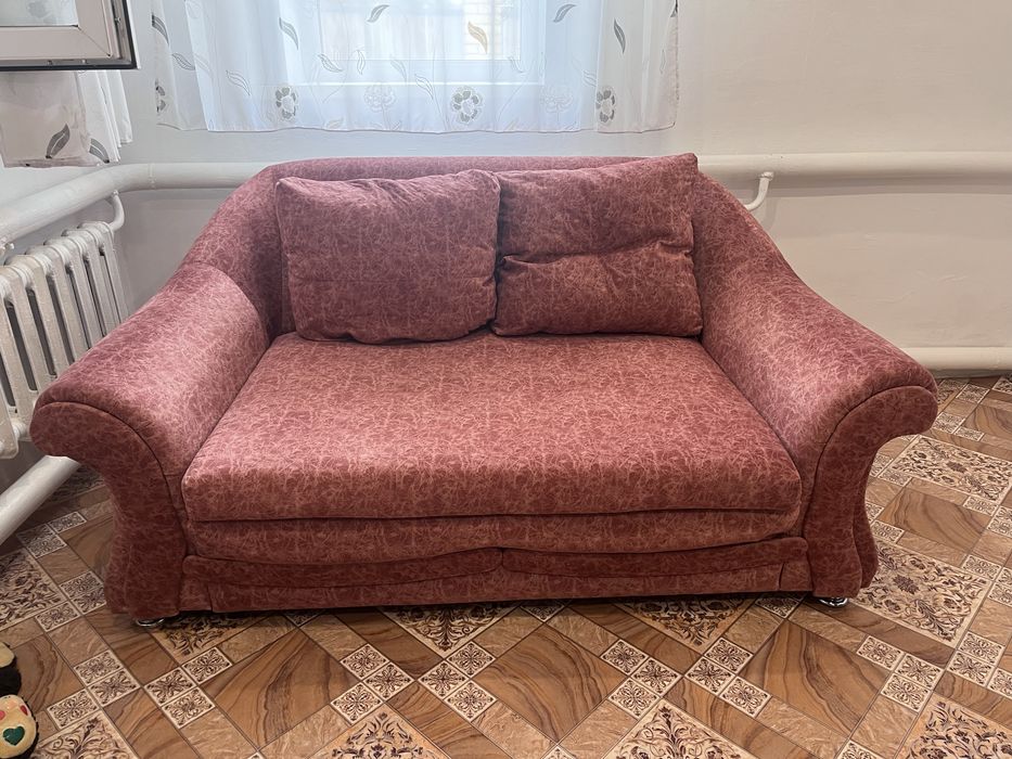 Срочно продам два дивана + кресло