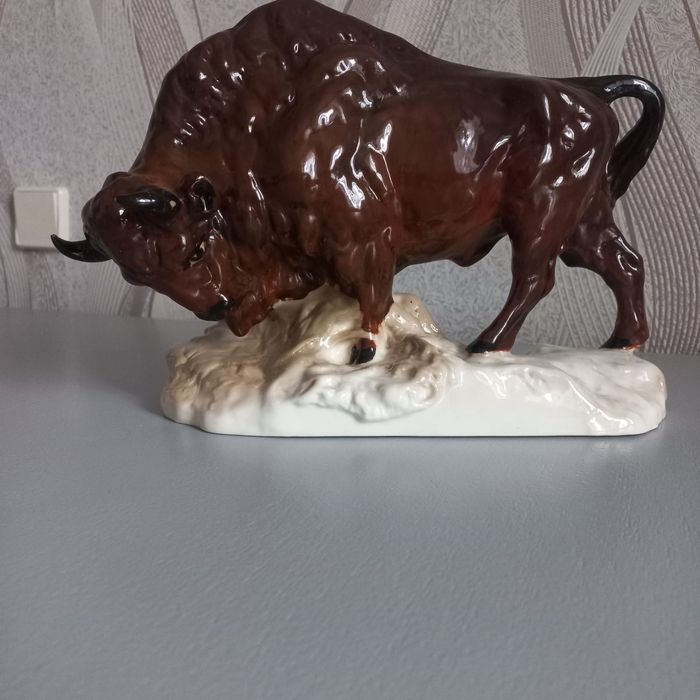 Статуэтка зубр фарфор