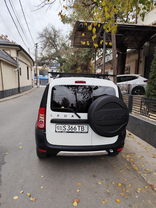 Срочно продаю свою машину Лада Ларгус