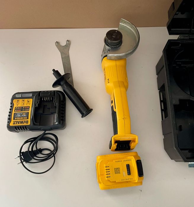 Dewalt DCG412 polizor unghiular cu acumulator 5Ah fabricație 2025
