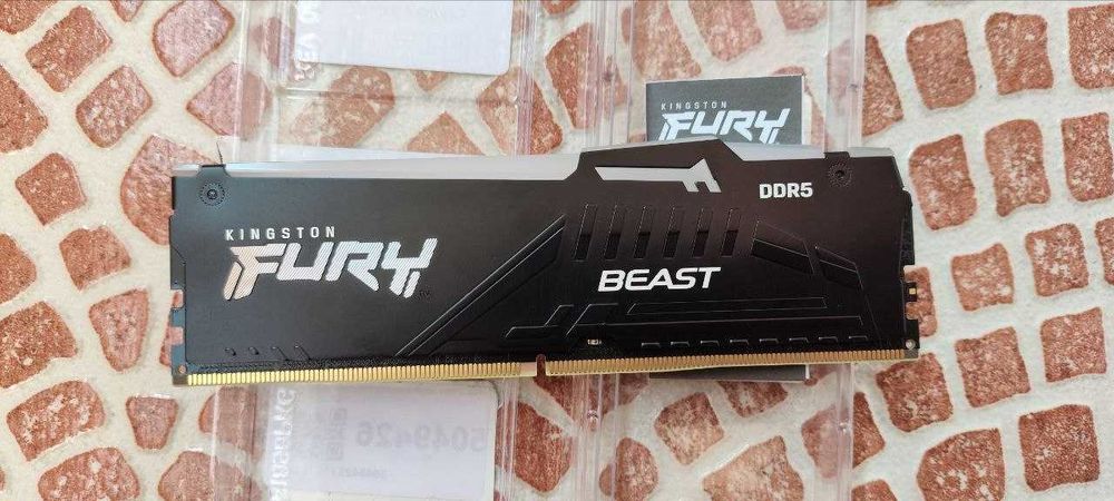 Оперативная память DDR5 8GB 5600 Kingston Fury Beast RGB