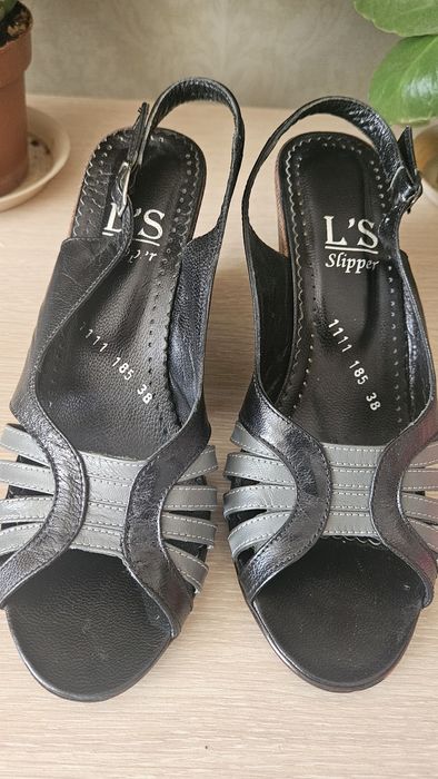 Продам босоножки женские