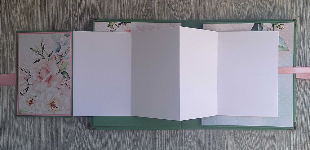 Скрапбук албум "Нежни рози" в розово, ръчна изработка /47.9
