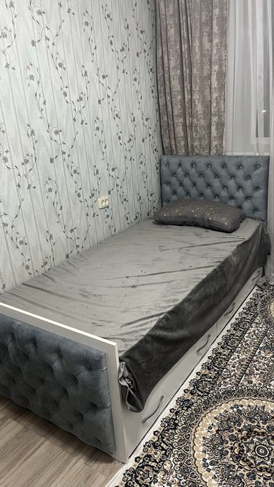 Односпальная кровать в отличном состоянит
