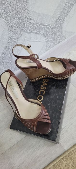 Босоножки фирма Basconi