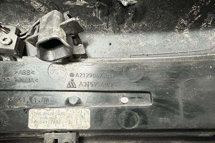 Capac oglinda dreapta A2129067301 Mercedes-Benz E-Class W212