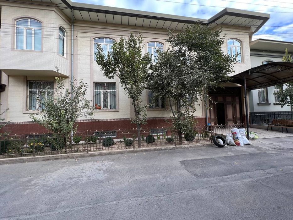 Uy sotiladi Olmazor tumanida Mevazor mahallada 6 sotix