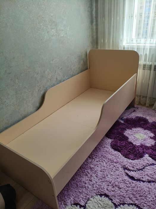Детская кровать  без матраса