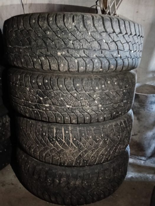 Шины зимные  225/60 R17