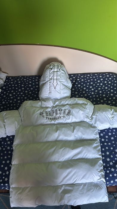 Trapstar бяло яке без забележки