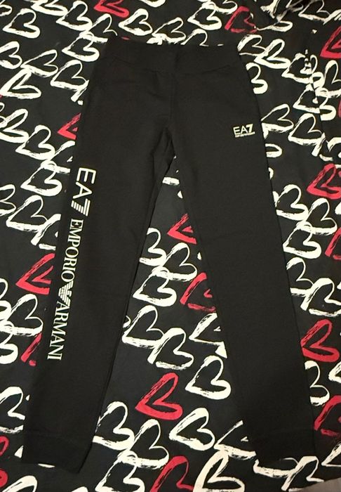 Чисто нови долнища Armani