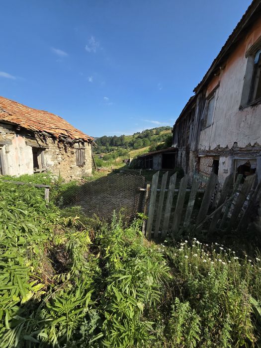 Продавам парцел село Манастир