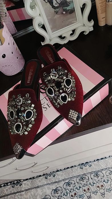 Bardoviy rang oyoq kiyim