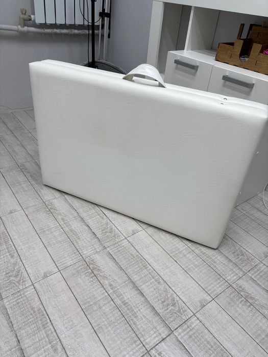 Продам кушетку в отличном состояним