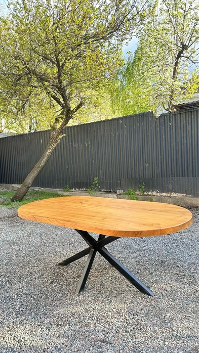 Стол из карагача, овальный с ножками