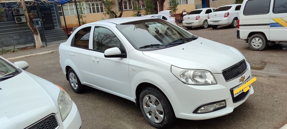 Нексия 3 сотилади