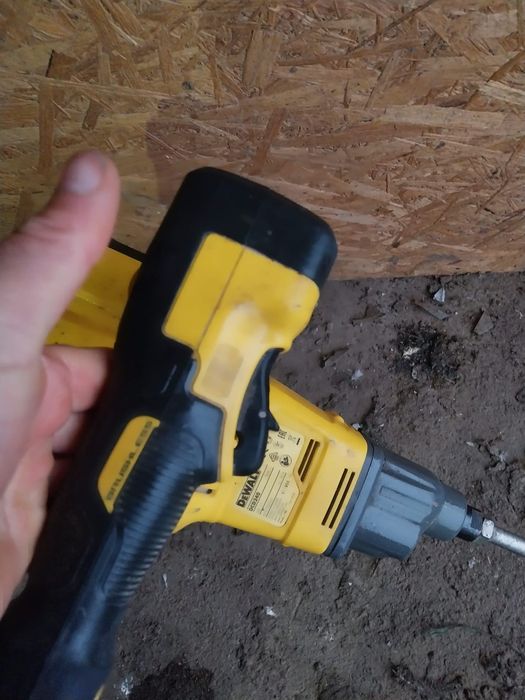 Malaxor adeziv dewalt