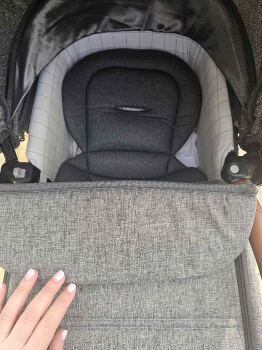 Бенешка количка в сиво