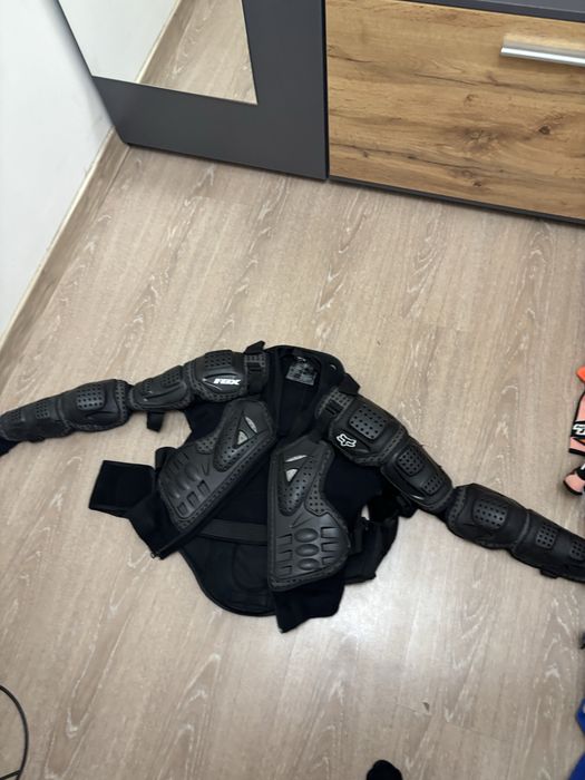 Продавам екипировка за кросов мотор подходяща за ktm