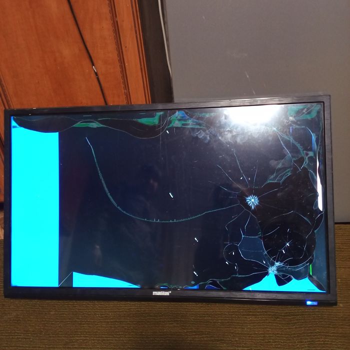 Телевизор на запчасти!