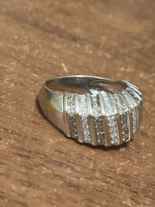 Колько 750 с бриллиантами двух цветов