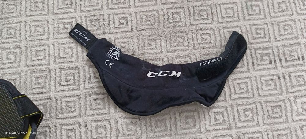 Хоккейная экипировка.