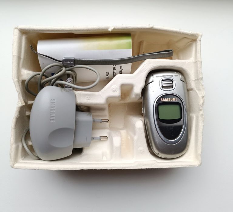 Телефон samsung (не рабочий)