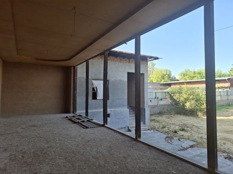 Маданиятда уй сотилади.  Продаётся дом