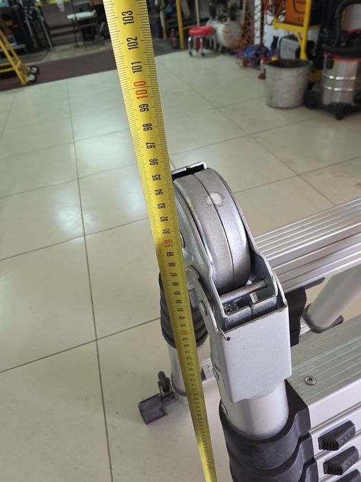 Продам лестницу стремянка.