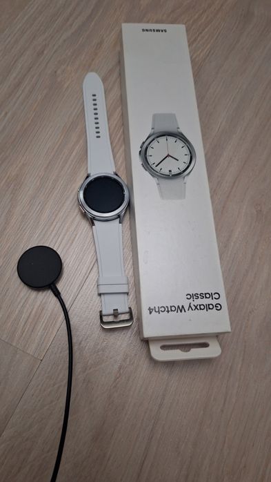 Часы Samsung Galaxy Watch 4 classic