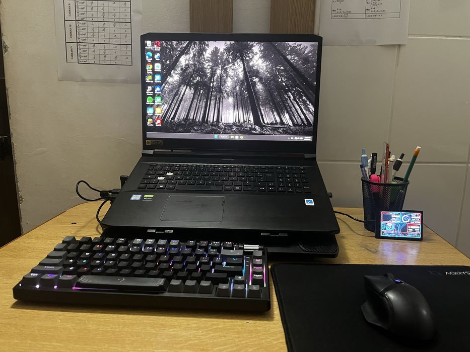 Vand laptop de gaming RTX cu periferice