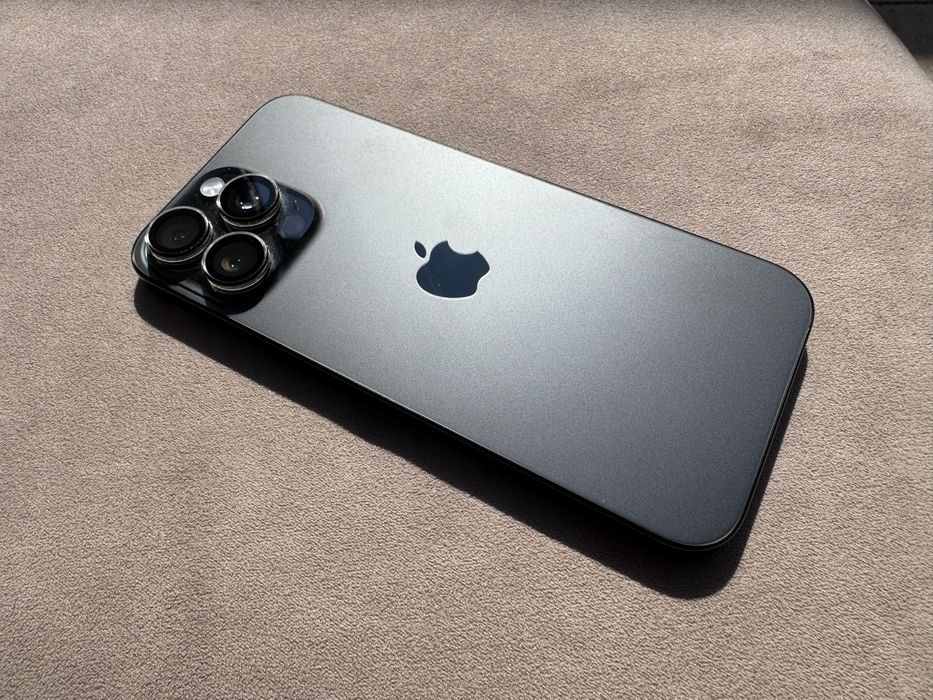 Vand iphone 16 pro max black in garantie pana in data de 10.01.2027