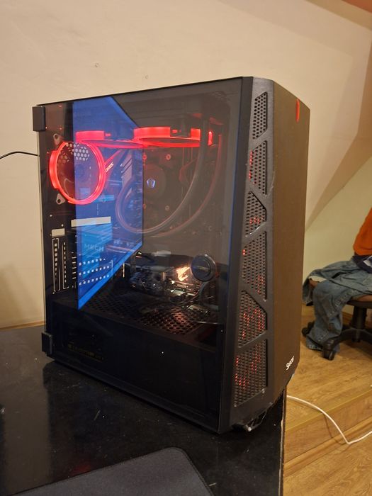 Vând pc de  gaming
