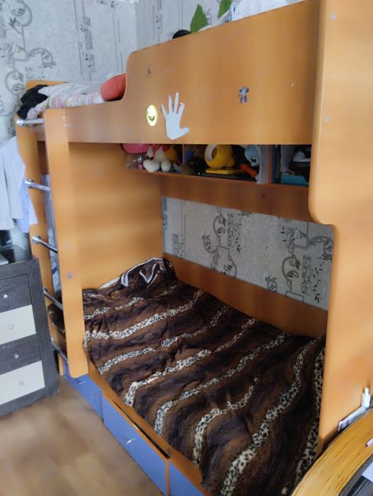 Двухэтажная кровать