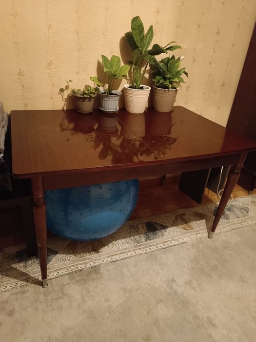 Продам шкаф и стол