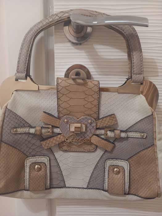 Нова чанта  GUESS