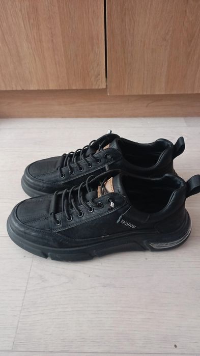 Продам кроссовки почти новый