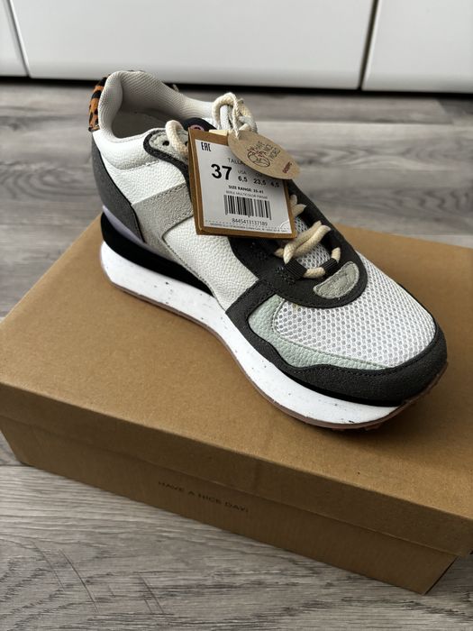 Сникърси на марката Gioseppo!