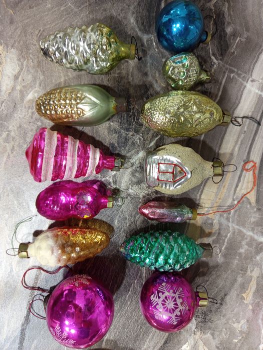 Продам советские елочные игрушки СССР шары и другие по 30000  за штуку