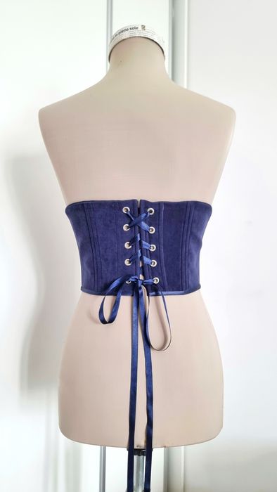 Ръчно изработен модерен корсет