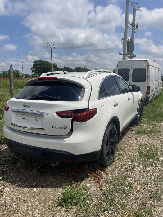 Dezmembrez infiniti fx30d an 2010