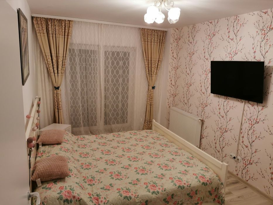 Ofer apartament de închiriat